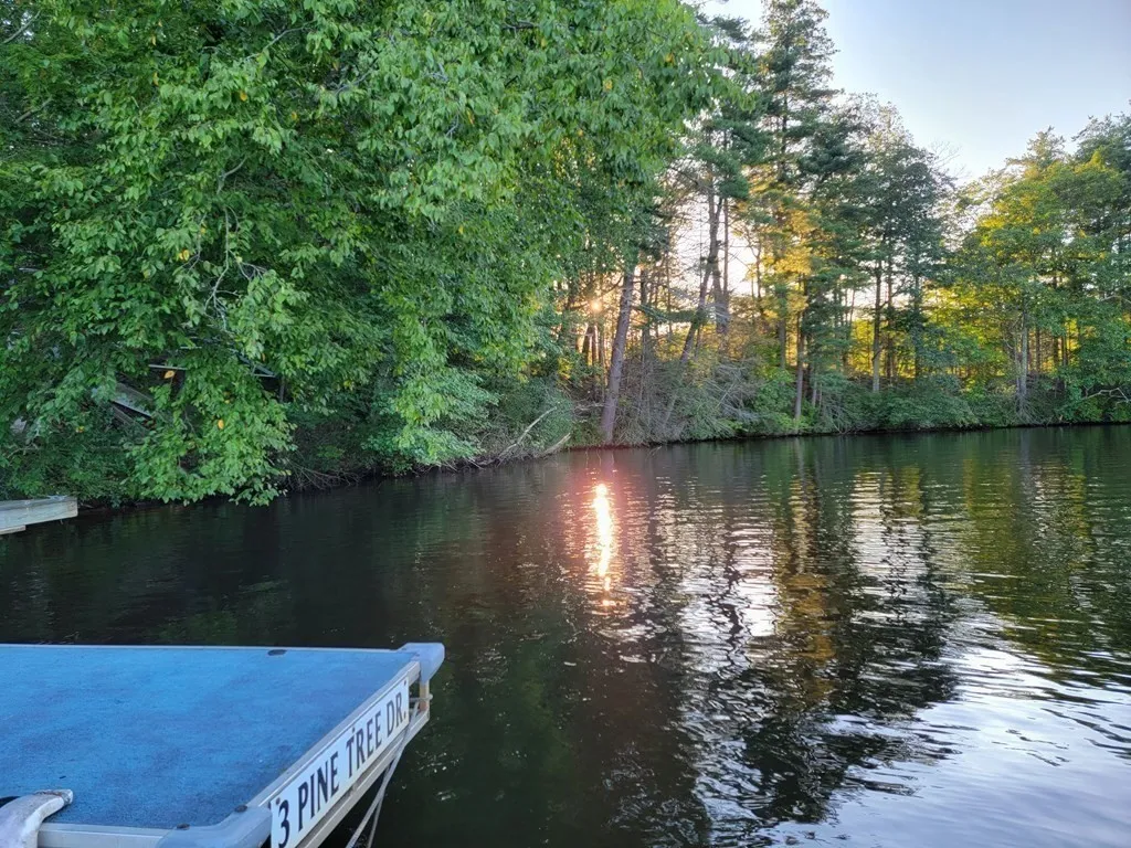 3 Pine Tree Dr, Holland
