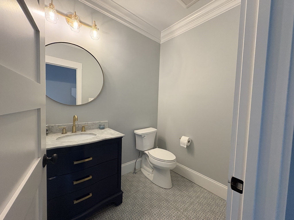 92 Dothan St, Arlington