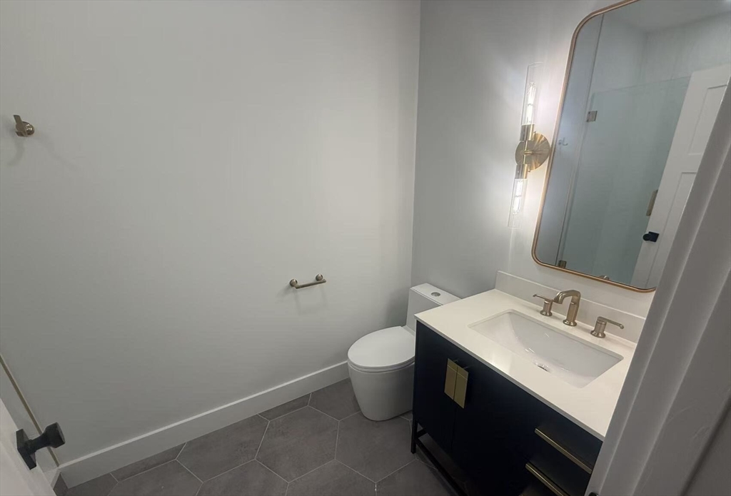 214 Havre St, East Boston