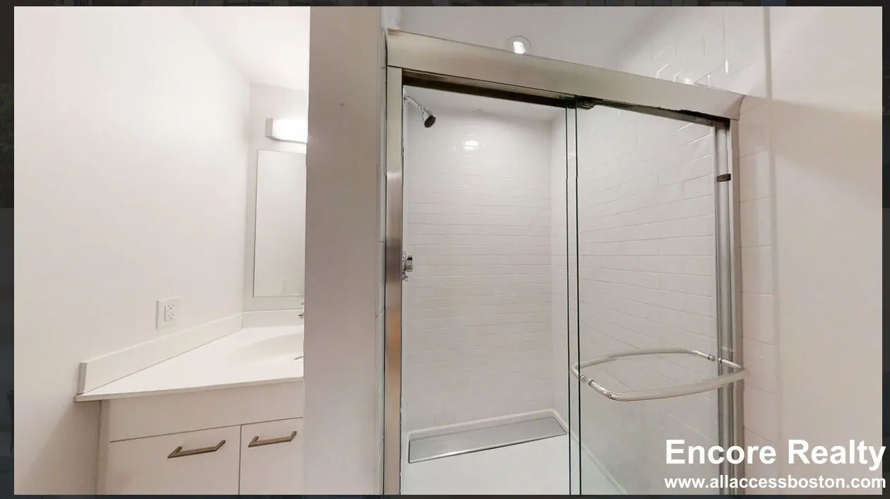 1085 Boylston St, Fenway