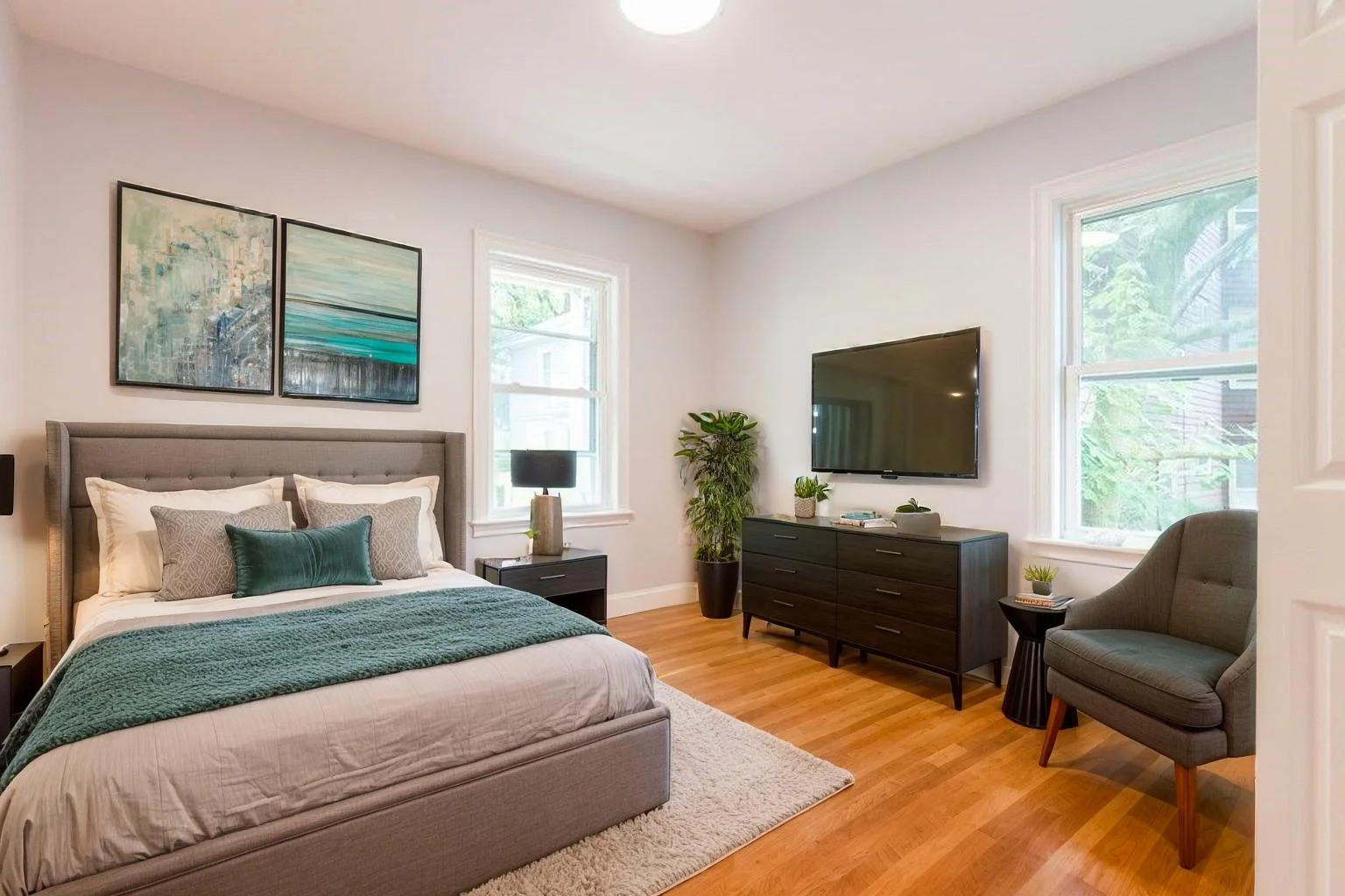 28 Hunnewell Ave, Oak Square