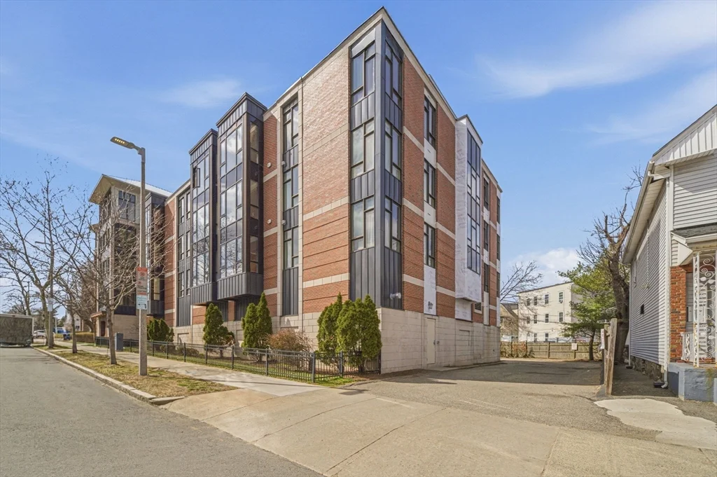 533 Cambridge St, Allston