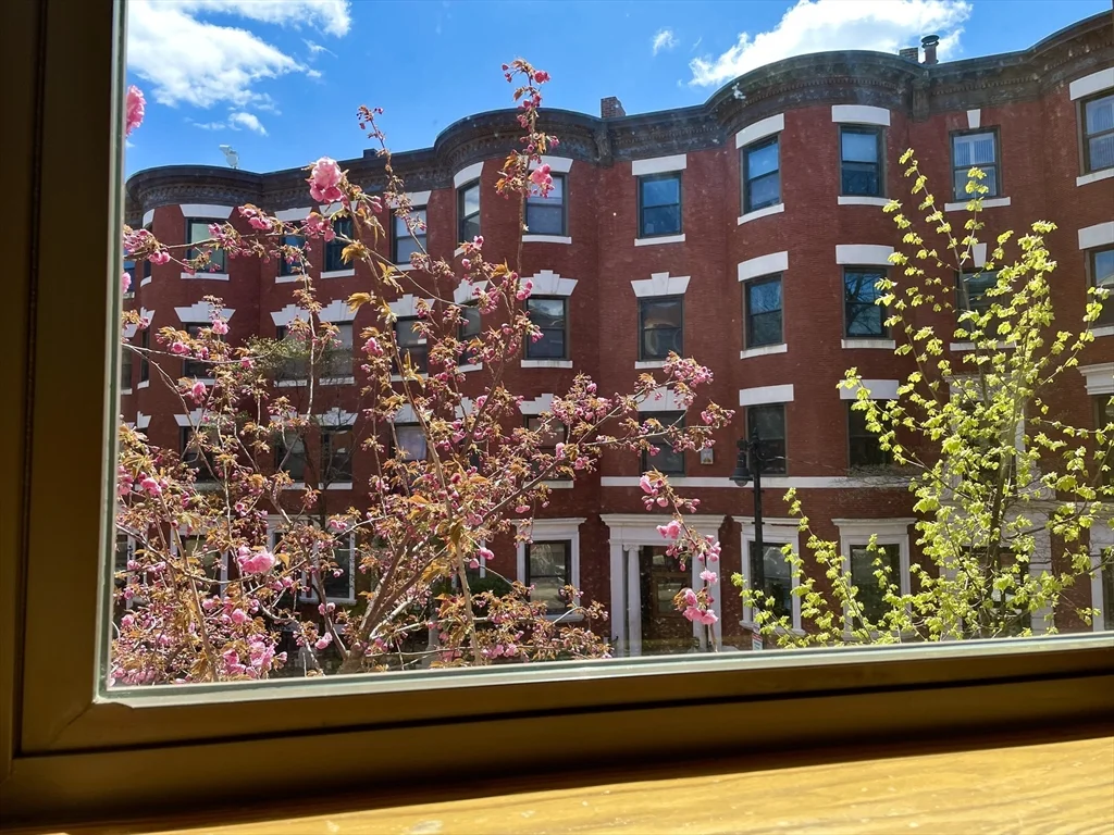 103 Gainsborough St, Fenway