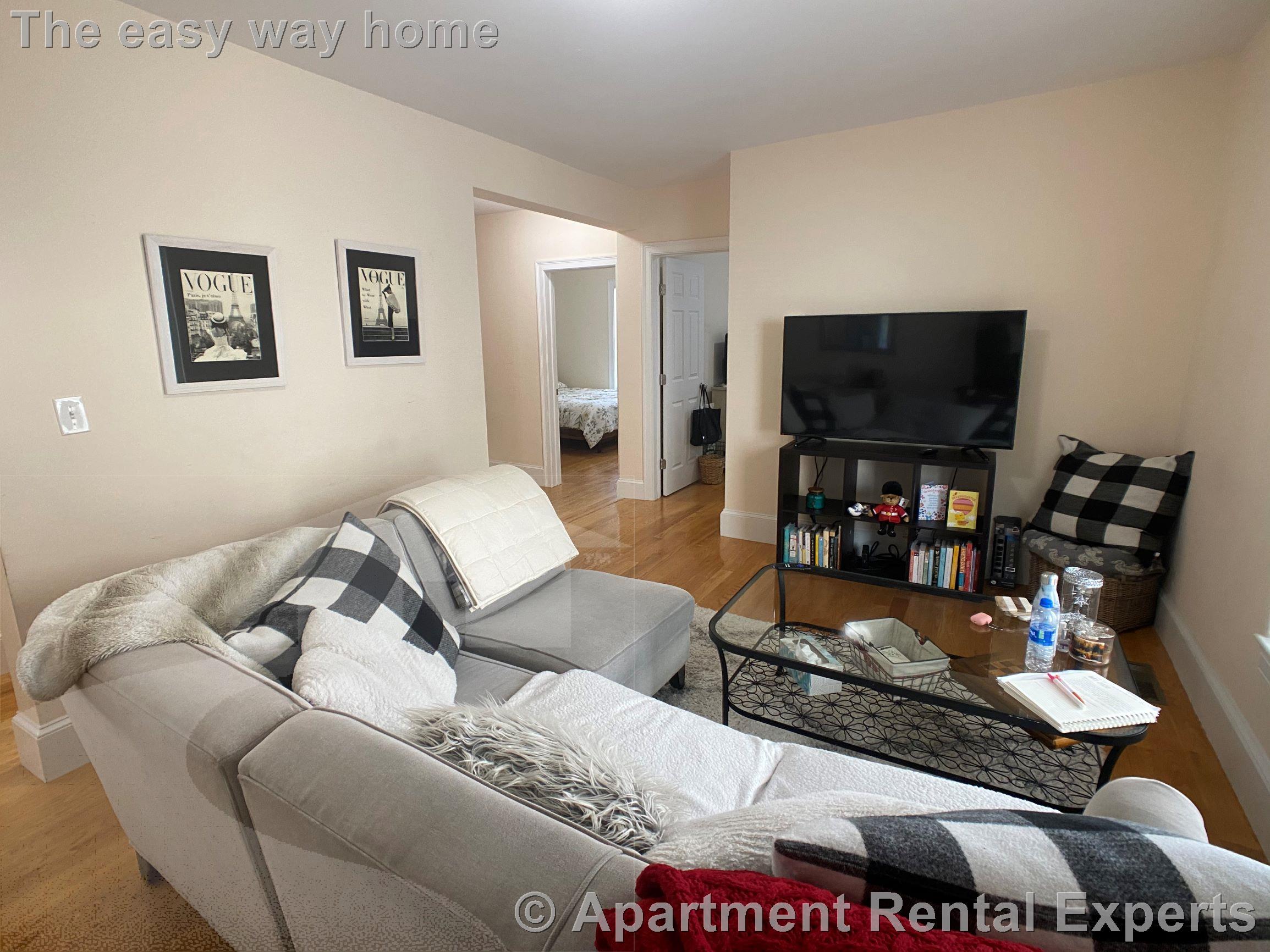 24 Willard Ave, Tufts