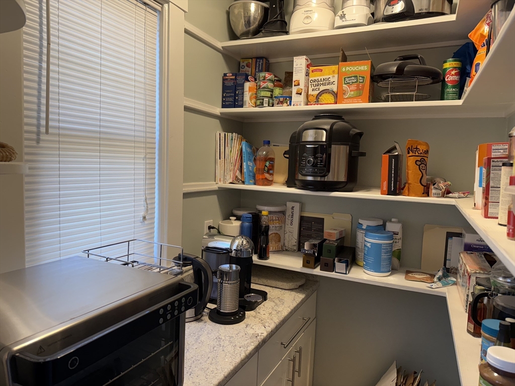 57 W Milton, Hyde Park