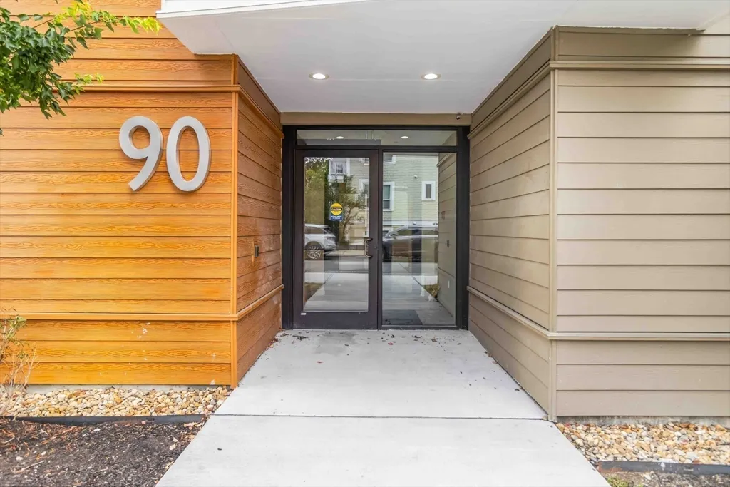 90 Antwerp St, Allston