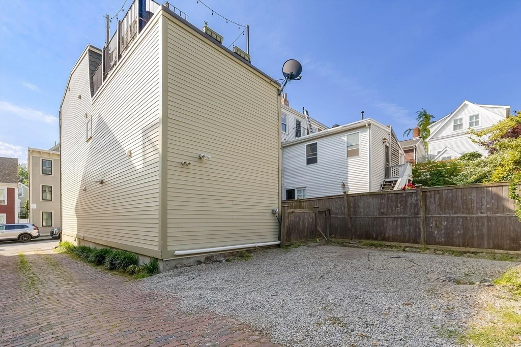 65 Green St, Charlestown