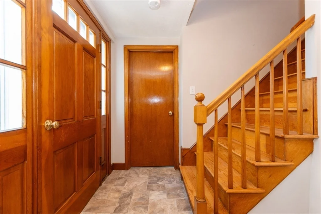 205 Hardy Pond Rd, Waltham