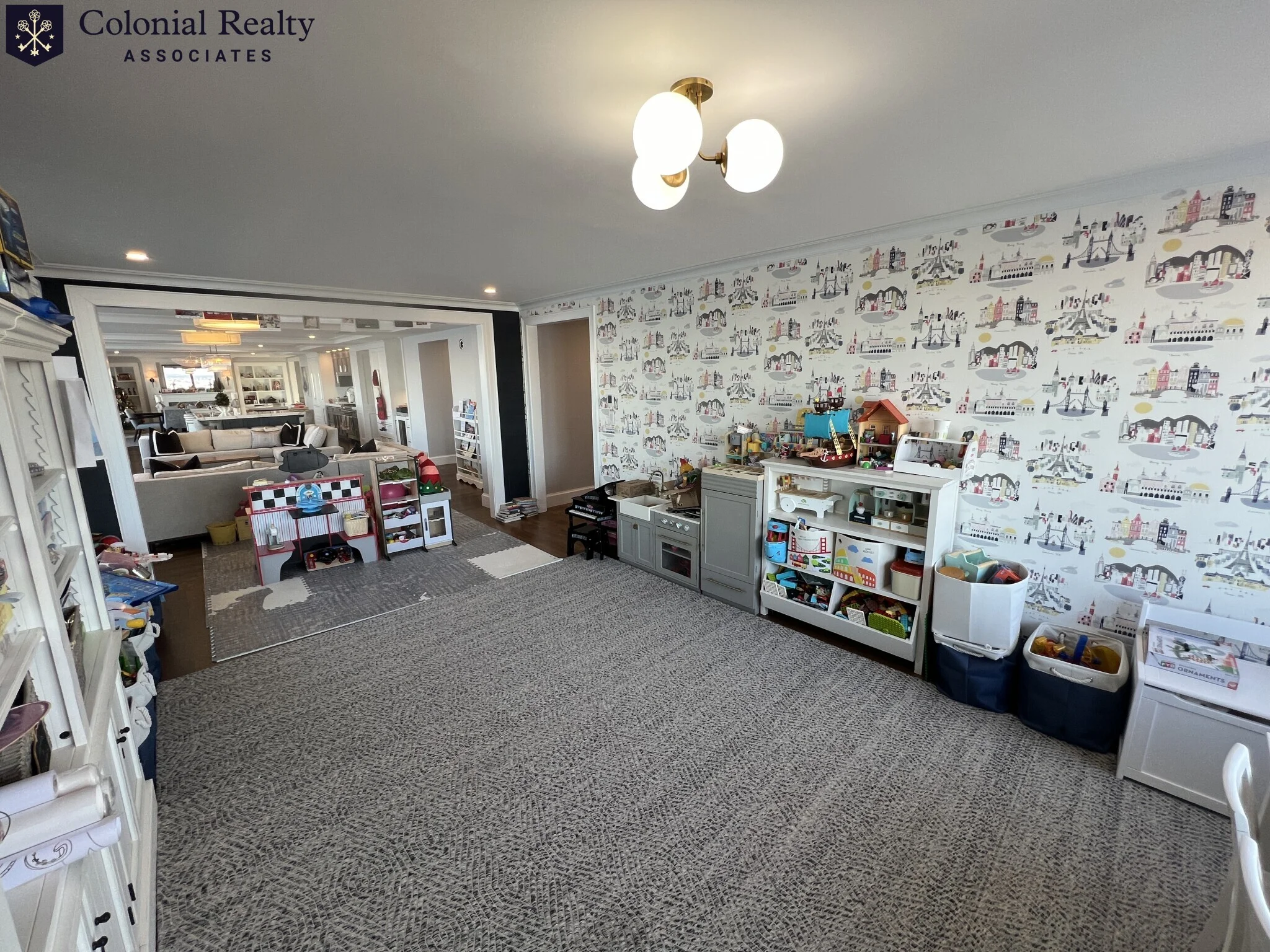 83 East India Row, Downtown