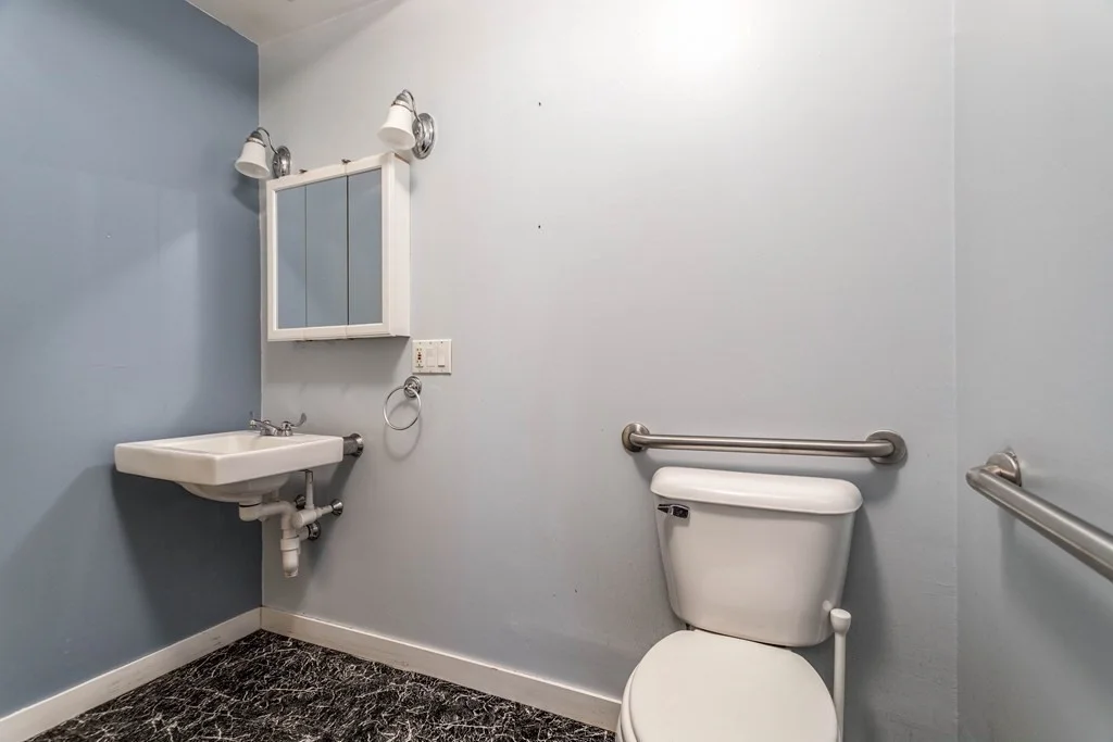 886 Main St, Fitchburg