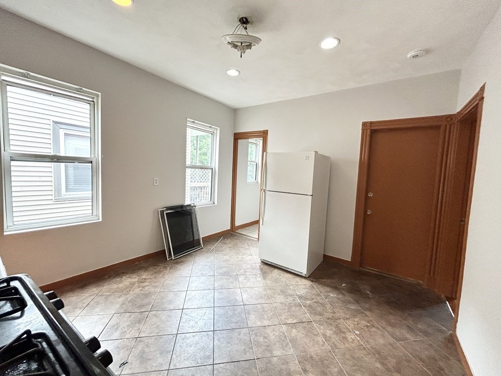 18 Eastman St, Boston