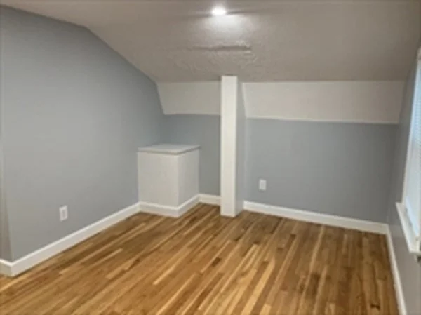 28 Paomet Rd, Weymouth