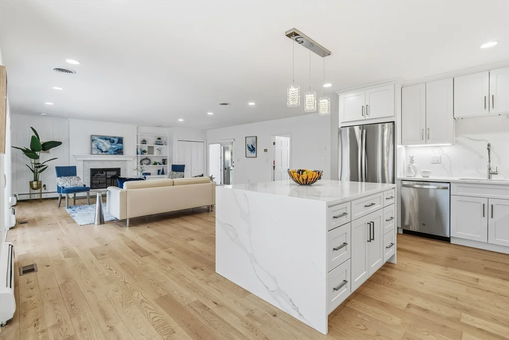 183 Gardner St, Hingham