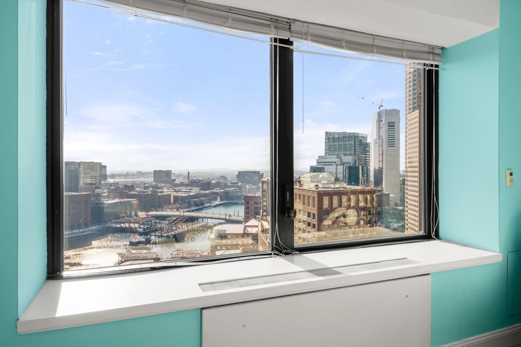 85 E India Row, Waterfront