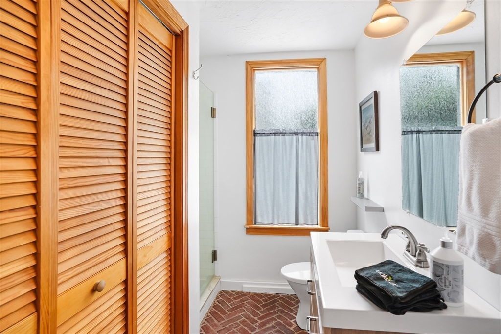 155 Skiff Ave, Tisbury