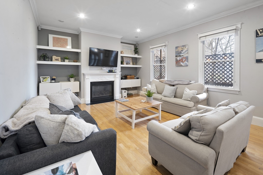 62 Gates St, South Boston