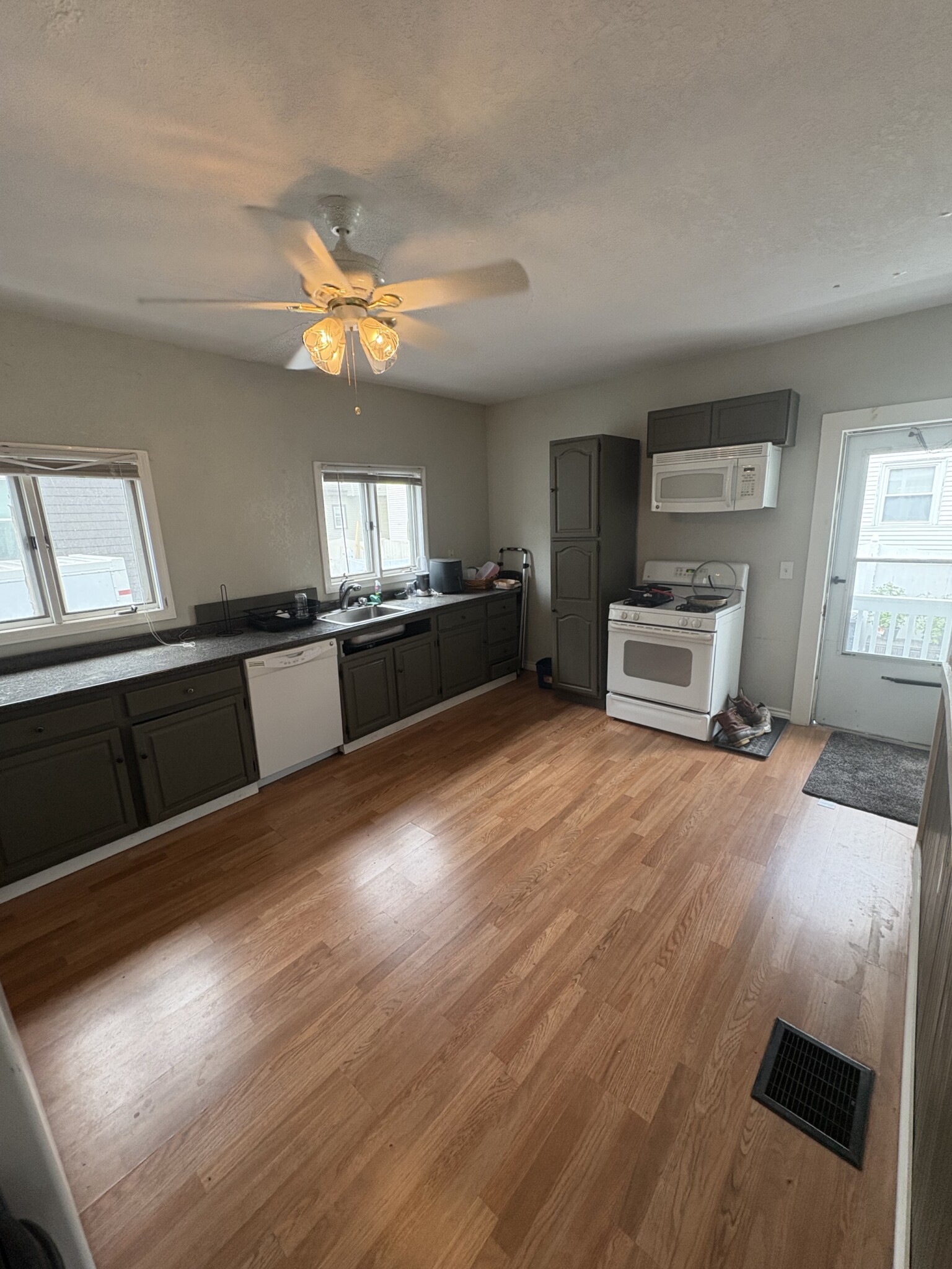 50 Bromfield Rd, Tufts