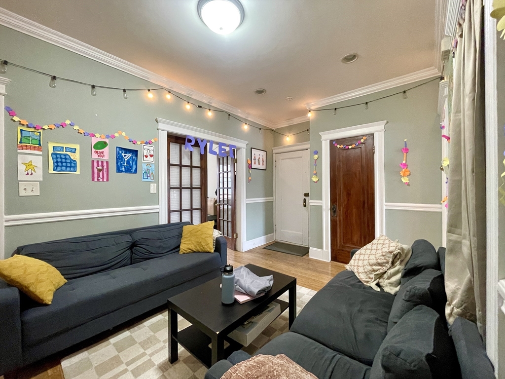 10 Greenway Ct, Coolidge Corner