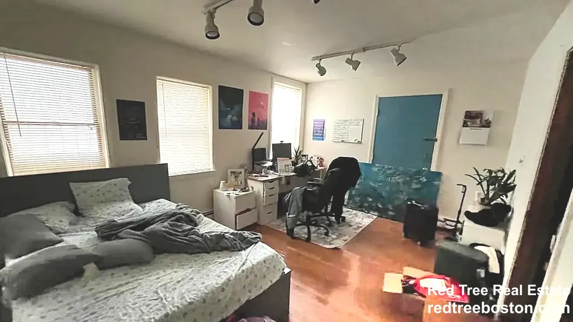 64 Fisher Ave, Mission Hill