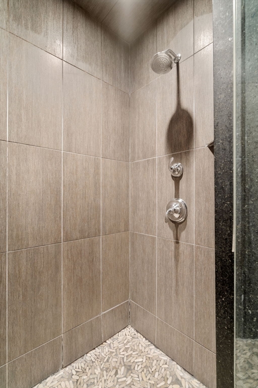 192 W 6th St, South Boston