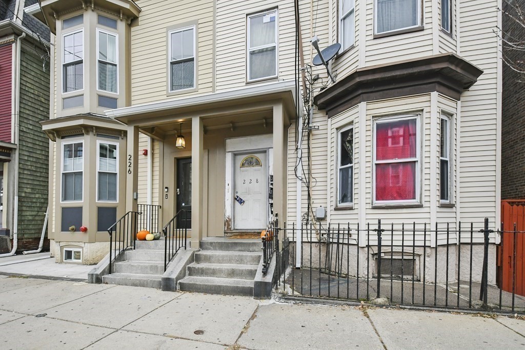 226 Saratoga St, East Boston