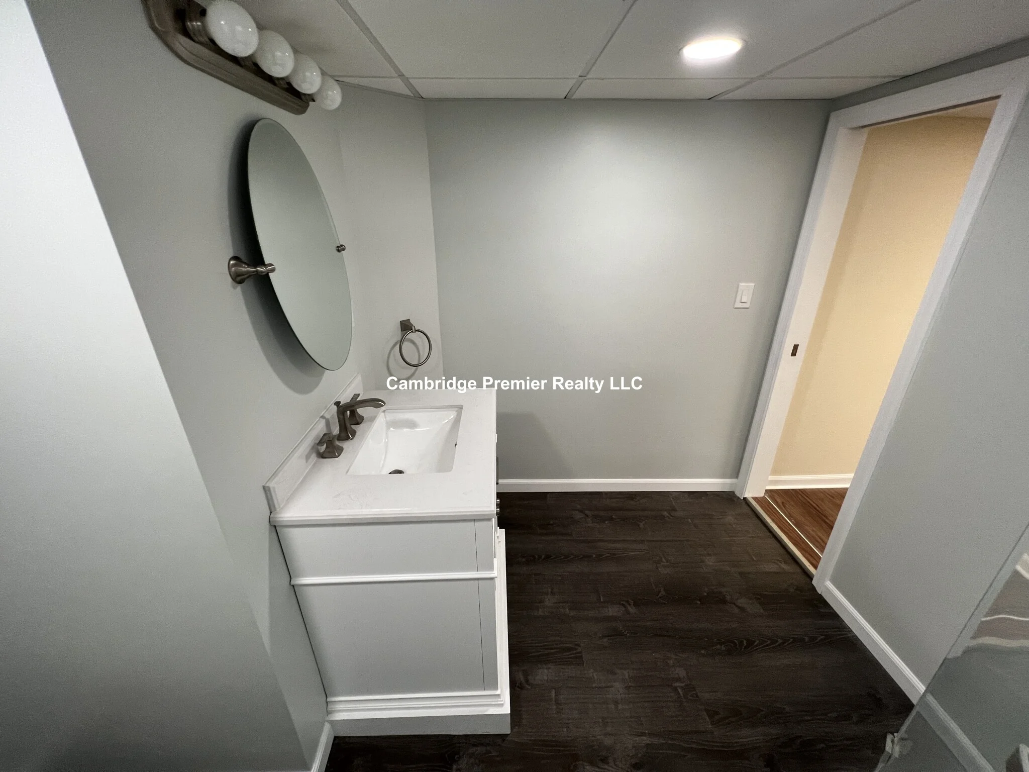 10 Wallace St, Tufts