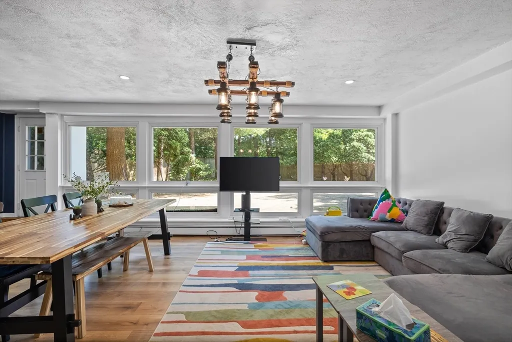 11 Patterson Rd, Lexington