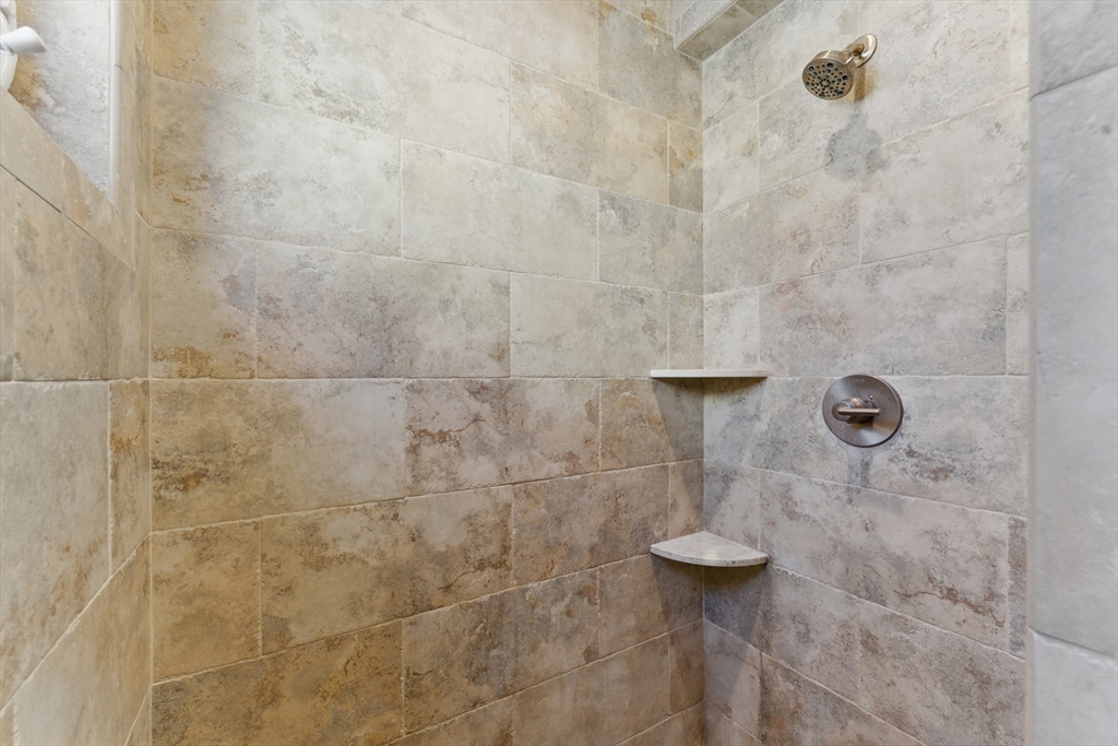 80 Shirley St, Winthrop