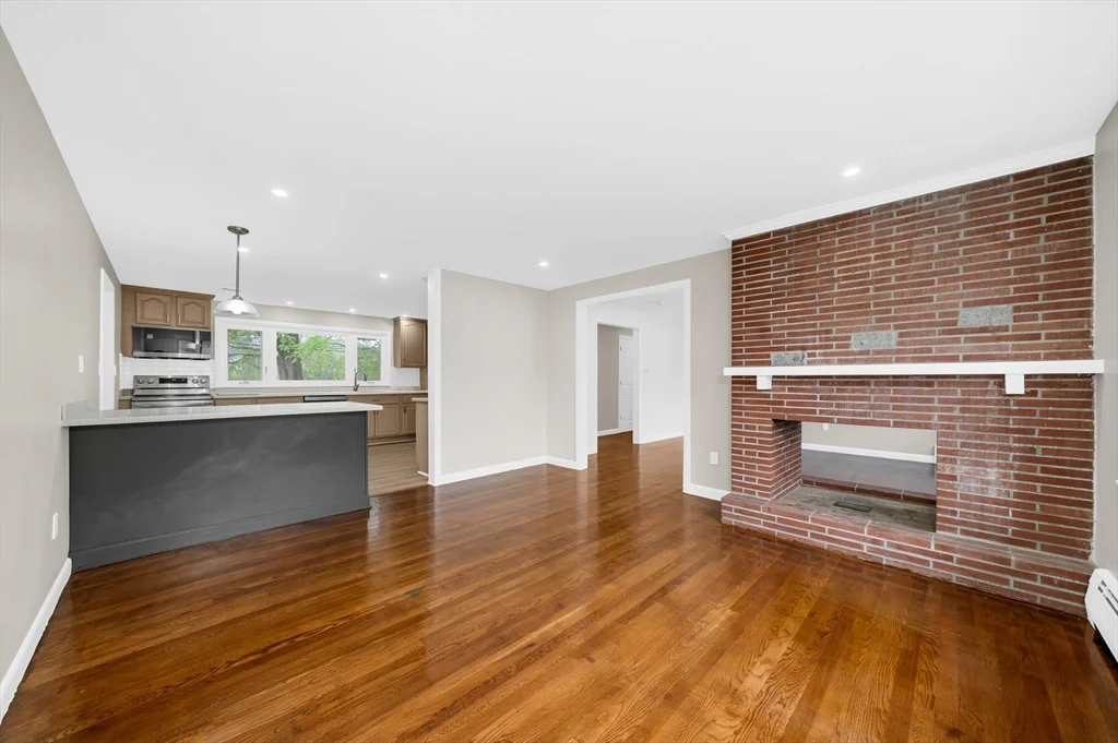 35 Peters St, North Andover