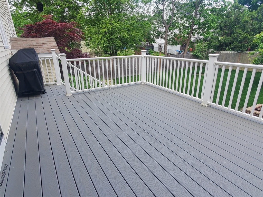 2 Valley Rd, Whitman