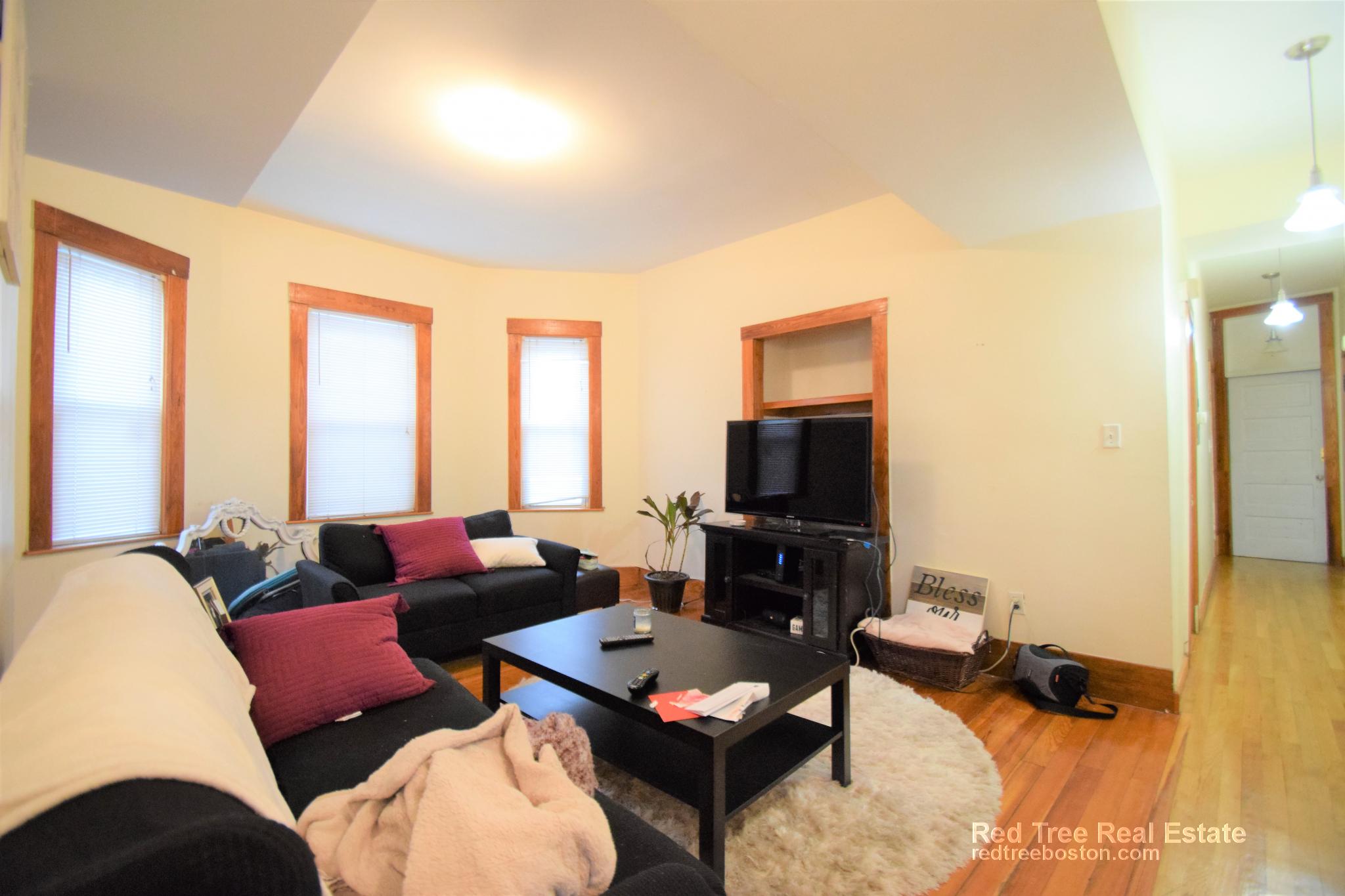 346 Faneuil St, Oak Square