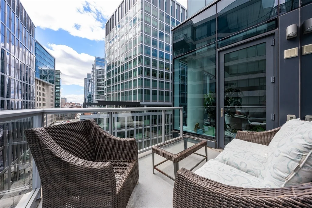 22 Liberty Dr, Seaport District