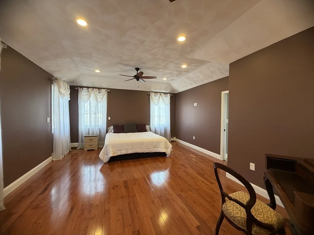 81 N Main St, North Bellingham