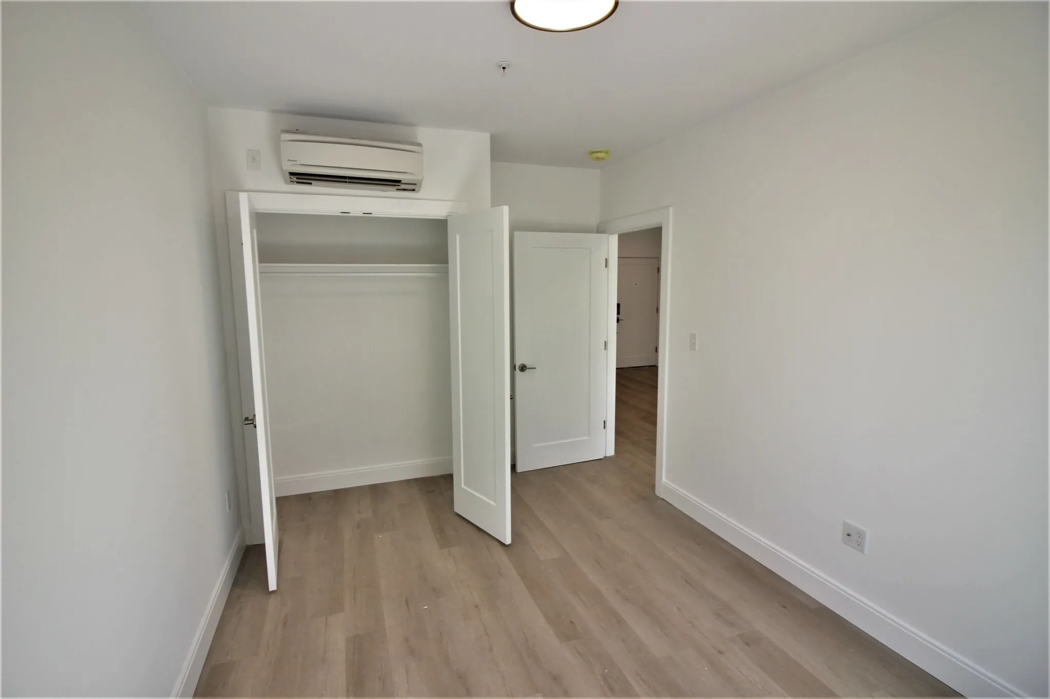 1 Newcomb St, Roxbury