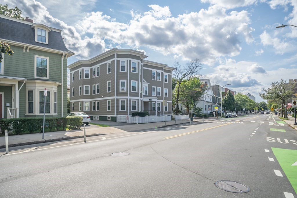 1590 Cambridge St, Cambridge