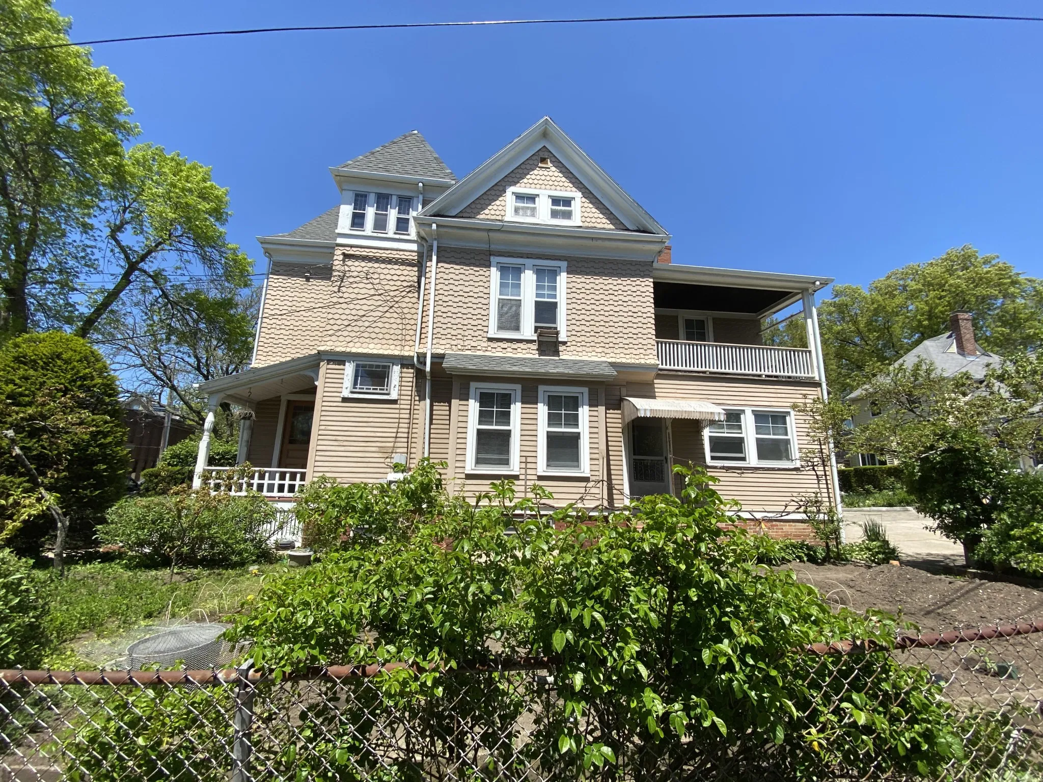 211 Holland St, Teele Square