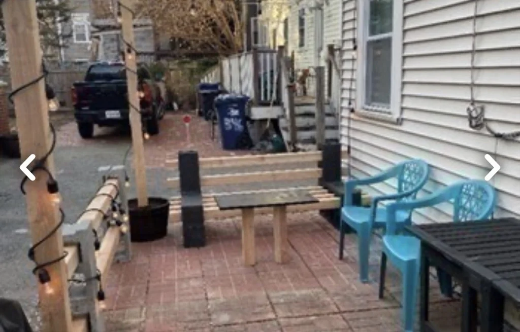143 West 8th St, South Boston
