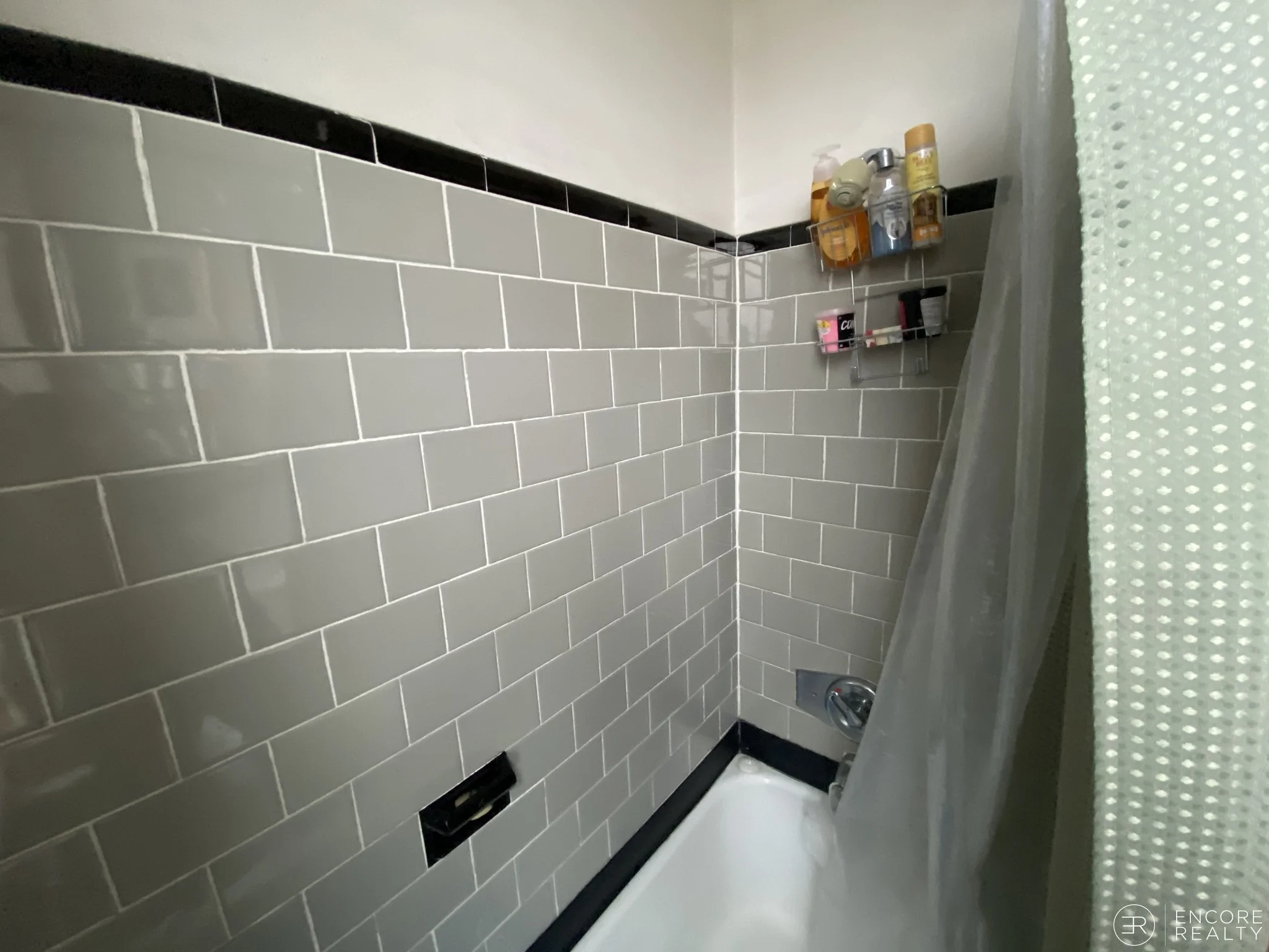 16 Davis Ave, Emerson Gardens