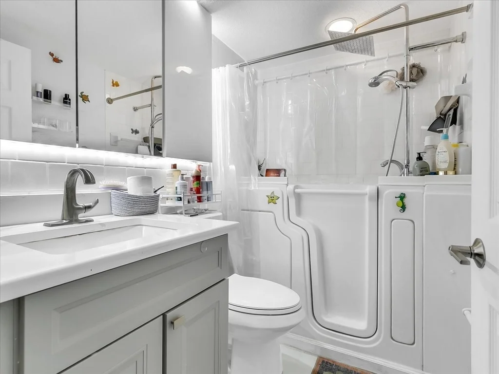 995 Massachusetts Ave, Arlington