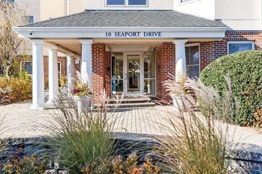 10 Seaport Dr, Quincy