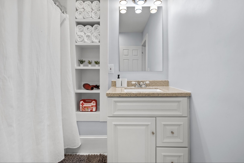 14 Everett St, Medford