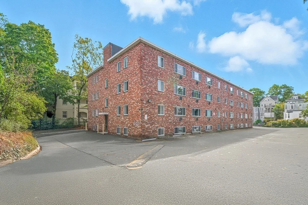 20 Radcliffe Rd, Allston