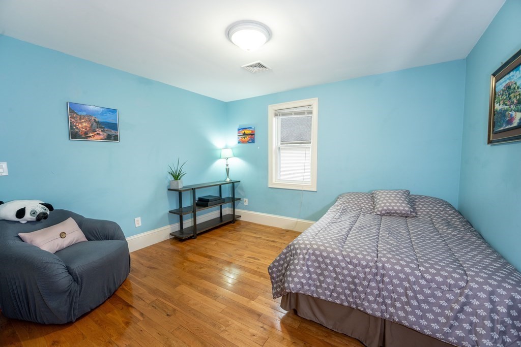 15 Downer Ct, Dorchester