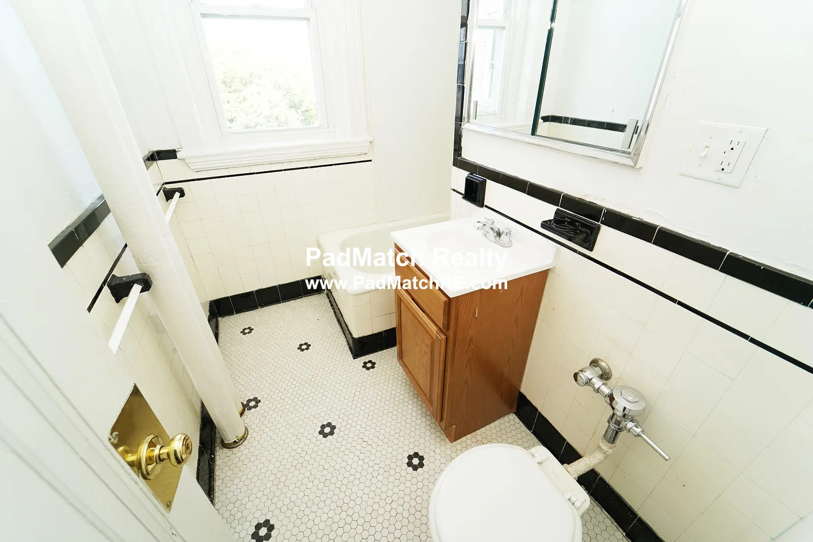 1810 Commonwealth Ave, Brighton