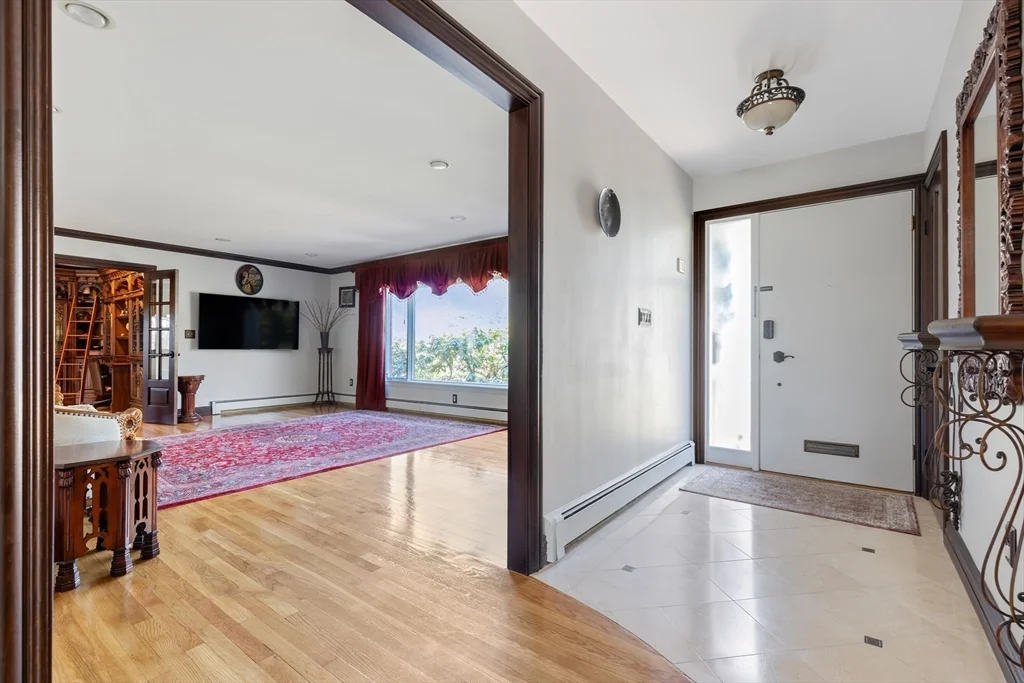 10 Stonewood Dr, Newton