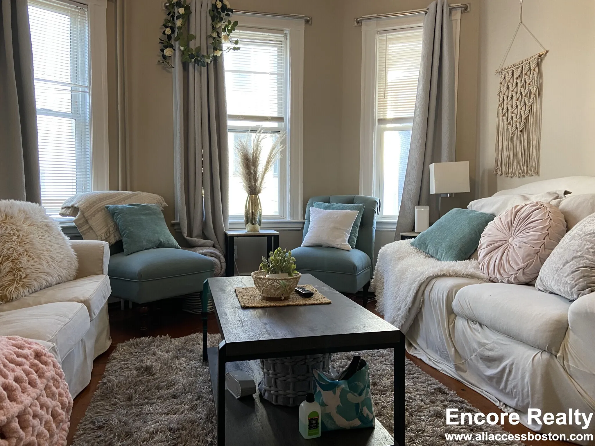 8 Sunset St, Mission Hill