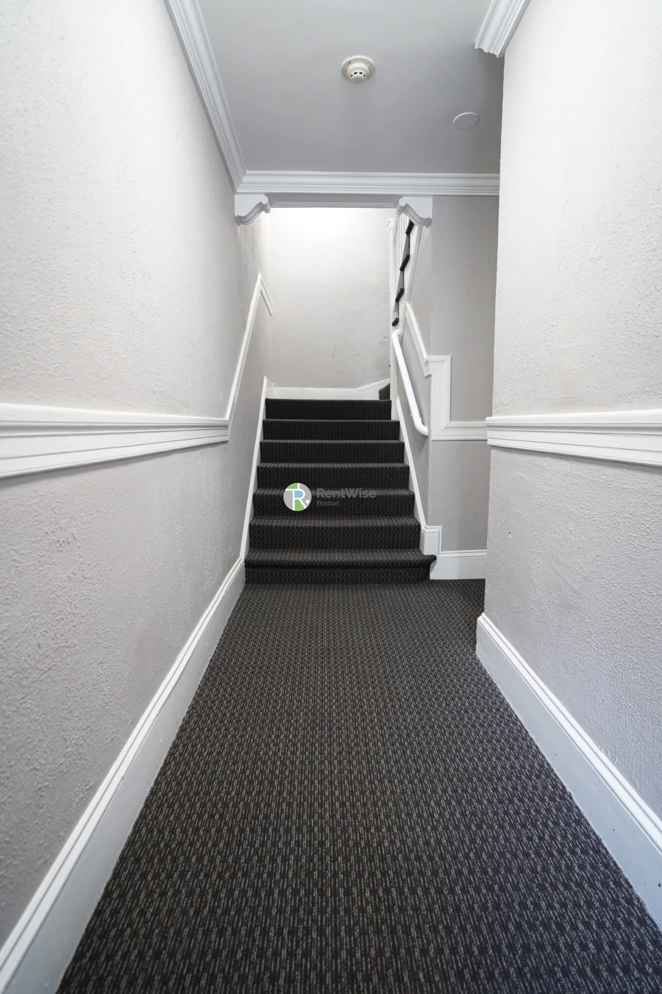 4 Ashford Ct, Allston