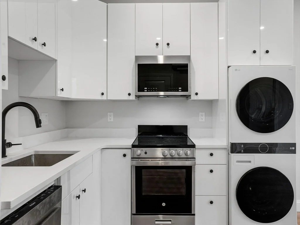 176 Salem St, North End