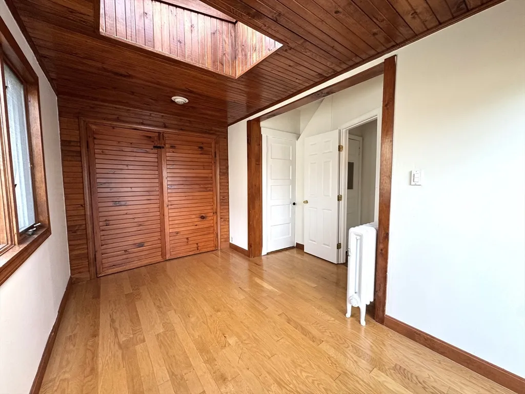 14 Breck Ave, Oak Square