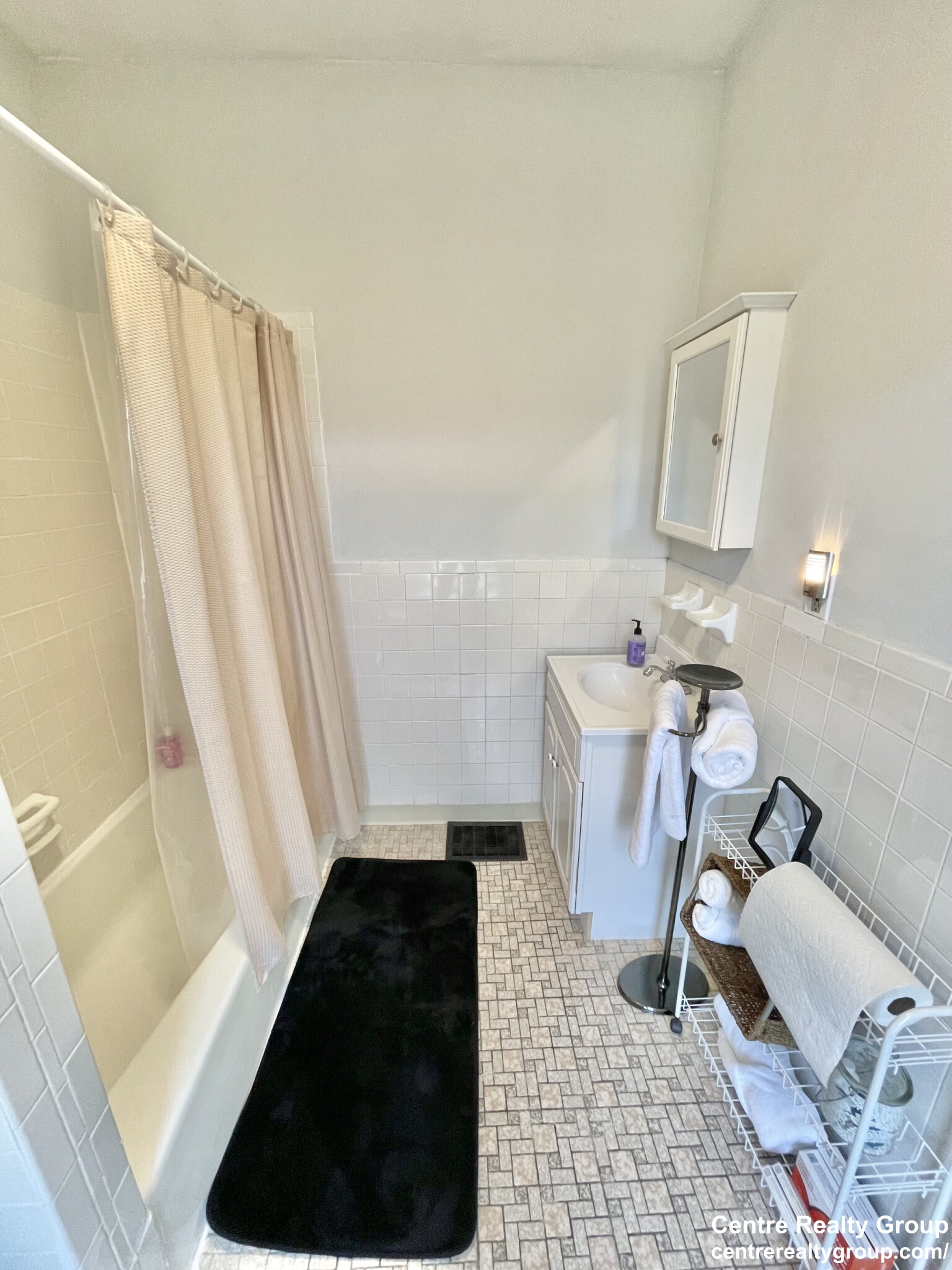 94 Mount Pleasant Ave, Roxbury